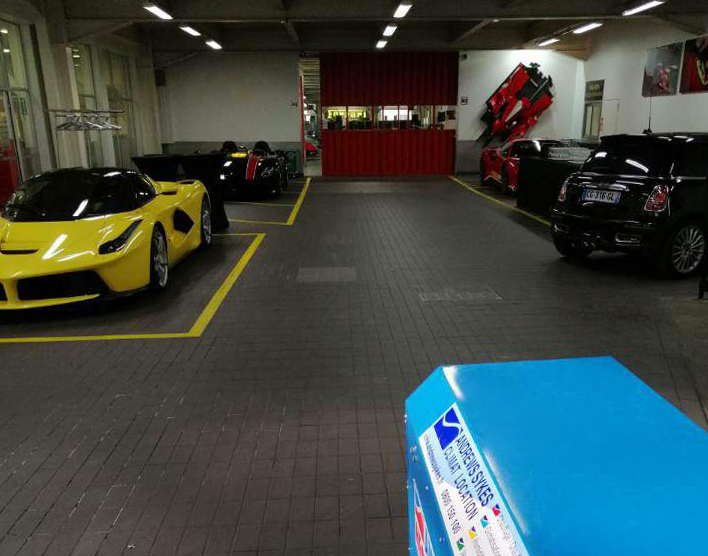 Location de chauffages électriques pour un prestigieux showroom automobile